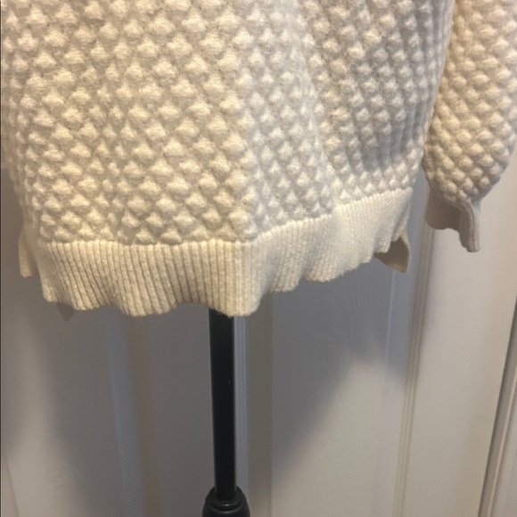 Pink Lily Cream Textured V-Neck Sweater - Picture 4 of 5